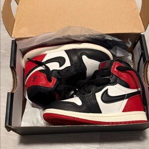 Jordan 1 Retro High OG Toddler / TD Black, Red, and White Sneakers